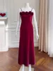 Sukienki swobodne Yigelila Fashion Wine Wine Red Long Sukienka Elegancka spaghetti pasek imperium prosta satynowa długość podłogi 67768