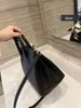 Luxury Top Handle Bag Black Purse äkta läderdesigner Clutch Bag Womens Men Crossbody Tote Handväska Victoria Lock Pochettes Satchel Shoulder Bags