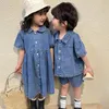 Комплекты одежды Deer Jonmi, лето 2023, детские джинсовые топы и шорты, комплект из 2 предметов в корейском стиле, одинаковые комплекты для сестры и брата, платья для маленьких девочек