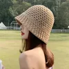 Berretti intrecciati a righe vuote da donna cappelli alla moda a secchiello cappello visiera estiva con tesa in paglia di lusso di design da spiaggia ampia