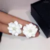 Brincos de garanhão Sexy mulher branca flor de flores de flor de caça jóias de moda coreana pérola moda mujer 2024