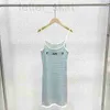 Kadın Örgü Tees Tasarımcı Erken Bahar Yeni Kişiselleştirilmiş Tasarım Çember İplik Kumaş Duygusu Stripe Kontrast Örgü Strap Elbise Seksi ve Temptation E5me