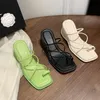 Sandaler kvinnors tofflor fyrkantiga tå läder plattform damer skor sommar mode tjock botten kvinnlig kvinna flipflops 230421