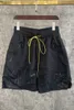 Designerkläder High Street Rhude Bokstavstryck Nisch Shorts i mörk stil med femdelade byxor Populära sportbyxor för män Löst sittande par Joggare Sportkläder