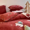 Дизайнерские постельные принадлежности для постельных принадлежностей наборы простыней рождественские утолщенные бархат в 4 частях, чтобы сохранить теплый комплект