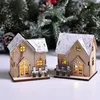 Decoraciones navideñas Luz LED Casa de madera Cabina luminosa Feliz para el hogar DIY Adornos para árboles de Navidad Regalos para niños Año 231121