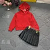 Designer Kinder Weihnachtskleidung Sets Mädchen Brief gedruckt Hoodies Dreieck Beschriftung PU Faltenrock 2 Stück Jungen Sport Casual Outfits Z5529