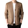 Camisolas masculinas marca leve luxo fino-encaixe roupas malhas bolso com decote em v jaqueta de lã solta casual malha cardigan