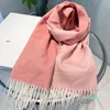 Écharpe designer pour les femmes écharpe en cachemire masculin brodé avec une double couleur et une écharpe rose à chaleur minimaliste en double couleur et hivernale