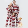 Familjmatchande kläder Familj Julpyjamas Set Family Matching Clothes Xmas kläder Vuxna barn Pyjamas Set T-shirt Pants Baby Romper Sleepwear 231123