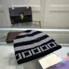 Hüte, Schals, Handschuhe, Sets, Beanie/Totenkopf-Kappen, Beanie/Totenkopf-Kappen, italienische Designer-Mütze, Herbst und Winter, neue einfache Strickmütze, weich und bequem, warm, modisch, für Männer und Frauen