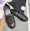 Ontwerper Nieuwe Loafers Schoenen Dames Ballet Leather Dikke zolen schoenen Buckle Damesschoen Girls Ladies Resort Strand Flat Muller Black Wit Werk Leer schoenen