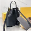 Designer väskor t tidlös shoppingväska läder mini halv måne shaoead hobo väska märke metall axel handväskor mode kvinnor läder crossbody handväska