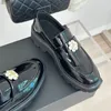 Kvinnors klädskor designer blommor loafers glider på chunky plattform klackar balett sko damer utomhus fritidskor kohud svart casual sko för fest icke-halkfria sulor