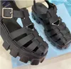 Frauen dicke Sohle römische Sandalen Gummi Design Dreieck Mary Jane Oma Schuhe Freizeit weibliche hohle Schuhe Damen schwarz weiß Plateau Strandsandalen