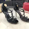 2024 Top donne scarpe eleganti di lusso designer tacchi alti in pelle verniciata tono oro triplo nero nudo rosso sandali moda donna donna pompe per feste da ufficio