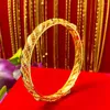 Armreif Frauen Armband 8mm Hohl Elegante Hochzeit Traditioneller Schmuck 18 Karat Gold Farbe Klassische Modeaccessoires