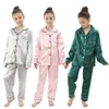 Pyjamas Filles Rose Satin Pyjamas Ensembles Enfants 2 pièces Chemises de Nuit Vêtements de Détente Garçons Pyjamas en Soie Adolescent Chemises de Nuit Vêtements de Nuit pour 214T 231122