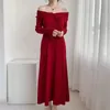 Grundläggande casual klänningar Autumn Winter Long Sweater Womens Slanted Neck Elegant Sticked Dress Ribbed Cotton Maxi 231122