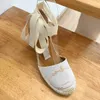 Leinen bestickte Keilsandaletten, Plateaupumps, Absätze, kreisförmige Zehenpartie, Luxus-Designer-Leder-Espadrilles, Außensohle für Damen, Sommerschuhe, Fabrikschuhe