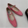 Sandalen 2023 Design Loafer S Summer Elegante ondiepe schoenen Dames Casual Outdoor Candy Colors Flats Heel 23042222