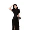 Lässige Kleider Retro Frühling und Sommer Schwarz Chinesischer Stil Cheongsam Sexy Split Abendkleid Knopf Rollkragen Kurzarm Elegant