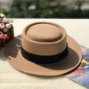 Bérets Laine Femmes Plat Top British Jazz Fedora Chapeau Hommes Large Ruban De Soie Bord Casquettes Gorro Automne Hiver