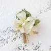 Andra modetillbehör Boutonniere Silk Roses Corsage White Wedding Groom Boutonniere Button Hole Flower Artificial Flowers Corsages Brosch Pins J230422