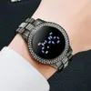 Montres-bracelets de luxe LED femmes montres diamant bracelet en acier inoxydable chaîne montre pour robe en or rose quartz décontracté