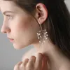 Dangle Earrings E010絶妙な結婚式のブライダルイヤリング合金淡水真珠花嫁の花嫁