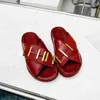 Kvinnliga män sandal lyxdesigner lady gentlemen färgglada duk brev tofflor anatomiska f brev glider crossover band gyllene metall slidskor 6 stil modell 35-45