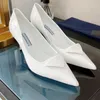 Sandálias de grife pontual salto alto sapatos únicos p triângulo de 3,5 cm 7,5 cm de gatinho sandália para mulheres pretas brancas rosa tênis de casamento azul com bolsa de poeira 35-40