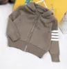 Nova jaqueta de malha da criança listrado decoração crianças roupas de grife tamanho 100-150 cor sólida com capuz casaco de bebê nov25