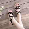 Sandaler 2023 Cross-bundna Elastiska ankelremmar Solid Color Flats Female Sandals Fashion Beach Rom Gladiator Women Black Shoes AA230422