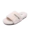 Pantoufles en peluche à semelle épaisse en peluche robuste automne nouvelles chaussures paresseuses boucles en métal en peluche bouclées pantoufles en coton à semelle souple pour les femmes 231007