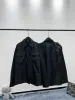 23SS Damen Herrenjacke Pra Jacken Blusen klassische Mode Luxusjacken Übergröße Maßgeschneiderte Nylongewebe-Hemden mit mehreren Taschen und dreieckigem Abzeichen-Design, S-XXL-Größe