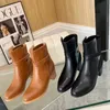 Womens 100% Boots Designer Sapatos de couro Fuckle Desert Boot Lace Up Lady Lady Saltos altos saltos grossos Sapato de salto grosso grande 35-41-42 com caixa preta 52698