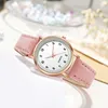 Montres-bracelets Simple étudiant numérique Glow-In-The-Dark Montre pour femme Petit cuir poncé frais Quartz de loisirs