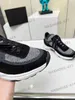 Scarpe casual di design Scarpe da corsa classiche stringate da esterno Donna Comode sneakers da esterno versatili con tripla cucitura bianca e nera con stampa retrò multicolore