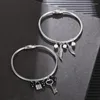 Bracciale impermeabile durevole in acciaio inossidabile gioielli da donna abbigliamento da festa non sbiadisce serratura a chiave fascino piume braccialetti con magnete a molla in metallo