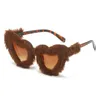 Lunettes de soleil printemps lunettes coeur forme lentille cadre en peluche adulte pour prendre Po