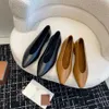 Topkwaliteit lederen mode eenvoudige platte loafers voor dames Puntige vierkante neus Geklede schoenen Luxe designer loafers Fabrieksschoeisel Vakantieschoenen