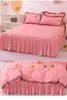 Conjuntos de ropa de cama Falda de cama de cuatro piezas de color sólido coreano Conjunto con volantes Niña Princesa Flor Bordado Funda de edredón Kawaii Ropa de cama Decoración 231122