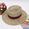 Bérets Été Papier De Paille Creux Fedora Chapeaux Pour Unisexe Cool Belle Belle Flat Top Femmes Et HommesBérets