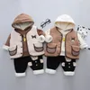 Pyjamas Winter Baby Jungen Kleidung Set 3 Stück Herbst Jacke Hosen Niedlicher Bär Sweatshirt Reißverschluss TopHosenWolle Tank Top Sportbekleidung 231122