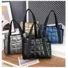 Sacos de compras Vento Marea Espaço Acolchoado Mulheres Sacos de Ombro para Inverno Grande Capacidade Bolsas Pretas Designer Nylon Algodão Quente Tote Sólido 231123