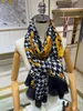Designer Triomphes Europese en Amerikaanse kasjmier nieuwe afdrukken high-end open gesneden dames herfst/winter sjaal cape sjaals sjaals