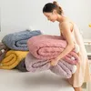 Tappeti Autunno Inverno Coperta calda per letto matrimoniale Peluche spesso morbido divano Coperte Confortevole trapunta in tessuto in pile corallo tinta unita 231122