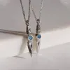 Kedjor Personlighet Fashion Dagger Inlaid Blue Cubic Zirconia Pendant Halsband för män och kvinnliga spelare utsökta lyxsmycken