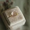 Cluster Rings Inspired Design Pink Spar Facetter Square Engagement for Women Golden Twisted Mönster Ljus lyxiga charm smycken